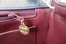 Load image into Gallery viewer, CHANEL Diana matelasse chain shoulder bag Lambskin Black/Gold hadware Shoulder bag 800020192