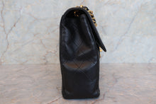 将图片加载到图库查看器,CHANEL/香奈儿 中号CF 单盖包 链条包 羊皮 Black/Gold hadware(黑色/金色金属) 肩背包 700100206