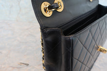 将图片加载到图库查看器,CHANEL/香奈儿 中号CF 单盖包 链条包 羊皮 Black/Gold hadware(黑色/金色金属) 肩背包 700100206