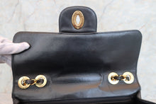 将图片加载到图库查看器,CHANEL/香奈儿 中号CF 单盖包 链条包 羊皮 Black/Gold hadware(黑色/金色金属) 肩背包 700100206