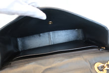 将图片加载到图库查看器,CHANEL/香奈儿 中号CF 单盖包 链条包 羊皮 Black/Gold hadware(黑色/金色金属) 肩背包 700100206