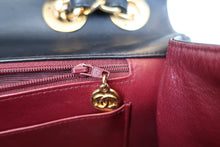 将图片加载到图库查看器,CHANEL/香奈儿 大号CF 单盖 链条包 羊皮 Black/Gold hadware(黑色/金色金属) 肩背包 700100180