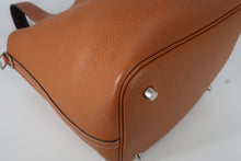 Load image into Gallery viewer, HERMES PICOTIN LOCK ECLAT MM Clemence leather/Swift leather Toffee/Bordeaux A Engraving Hand bag 800100048