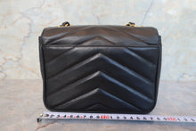 将图片加载到图库查看器,CHANEL/香奈儿 V线 链条包 羊皮 Black/Gold hadware(黑色/金色金属) 肩背包 700120053