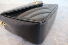 将图片加载到图库查看器,CHANEL/香奈儿 V线 链条包 羊皮 Black/Gold hadware(黑色/金色金属) 肩背包 700120053