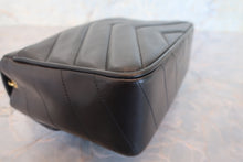 将图片加载到图库查看器,CHANEL/香奈儿 V线 链条包 羊皮 Black/Gold hadware(黑色/金色金属) 肩背包 700120053