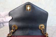 将图片加载到图库查看器,CHANEL/香奈儿 V线 链条包 羊皮 Black/Gold hadware(黑色/金色金属) 肩背包 700120053