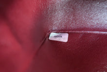 将图片加载到图库查看器,CHANEL/香奈儿 V线 链条包 羊皮 Black/Gold hadware(黑色/金色金属) 肩背包 700120053