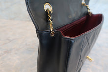 将图片加载到图库查看器,CHANEL/香奈儿 戴妃 CF 链条包 羊皮 Black/Gold hadware(黑色/金色金属) 肩背包 700100170