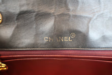将图片加载到图库查看器,CHANEL/香奈儿 戴妃 CF 链条包 羊皮 Black/Gold hadware(黑色/金色金属) 肩背包 700100170
