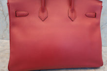 Load image into Gallery viewer, HERMES BIRKIN 35 Graine Couchevel leather Rouge vif 〇Z Engraving Hand bag 700070187