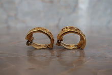 Load image into Gallery viewer, CHANEL logo earring Gold plate Gold Earring 700040091