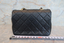 将图片加载到图库查看器,CHANEL/香奈儿 迷你CF 链条包 羊皮 Black/Gold hadware(黑色/金色金属) 肩背包 700120054