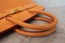 Load image into Gallery viewer, HERMES BIRKIN 35 Box carf leather Natural 〇Z Engraving Hand bag 700090152