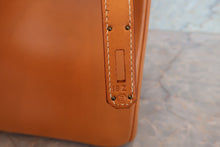 Load image into Gallery viewer, HERMES BIRKIN 35 Box carf leather Natural 〇Z Engraving Hand bag 700090152