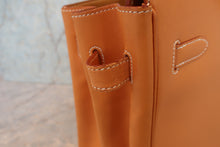Load image into Gallery viewer, HERMES BIRKIN 35 Box carf leather Natural 〇Z Engraving Hand bag 700090152