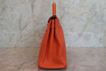 画像をギャラリービューアに読み込む, HERMES/エルメス ケリー32 トリヨンクレマンス オレンジ □M刻印 ショルダーバッグ 800010066
