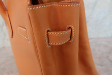 Load image into Gallery viewer, HERMES BIRKIN 35 Box carf leather Natural 〇Z Engraving Hand bag 700090152