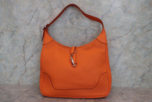 将图片加载到图库查看器,HERMES TRIM 35 Clemence leather Orange □F刻印 Shoulder bag 700120074