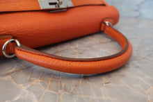 画像をギャラリービューアに読み込む, HERMES/エルメス ケリー32 トリヨンクレマンス オレンジ □M刻印 ショルダーバッグ 800010066
