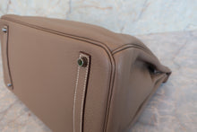 Load image into Gallery viewer, HERMES BIRKIN 35 Clemence leather Etoupe gray □I Engraving Hand bag 700090179