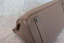 Load image into Gallery viewer, HERMES BIRKIN 35 Clemence leather Etoupe gray □I Engraving Hand bag 700090179