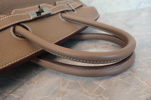 Load image into Gallery viewer, HERMES BIRKIN 35 Clemence leather Etoupe gray □I Engraving Hand bag 700090179