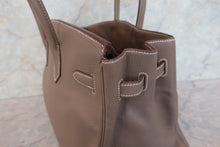 Load image into Gallery viewer, HERMES BIRKIN 35 Clemence leather Etoupe gray □I Engraving Hand bag 700090179