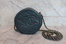Load image into Gallery viewer, CHANEL Matelasse round chain shoulder bag Caviar skin Green/Rainbow hadware Shoulder bag 800050119