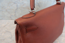将图片加载到图库查看器,HERMES KELLY 32 Clemence leather Sienne □M刻印 Hand bag 700100177
