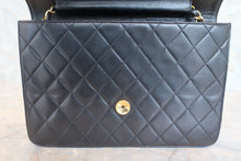 Load image into Gallery viewer, CHANEL Matelasse chain shoulder bag Lambskin Black/Gold hadware Shoulder bag 800040010