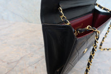 Load image into Gallery viewer, CHANEL Matelasse chain shoulder bag Lambskin Black/Gold hadware Shoulder bag 800040010