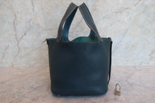 Load image into Gallery viewer, HERMES PICOTIN LOCK CASAQUE PM Clemence leather Vert bosphore/Vert cypres Z Engraving Hand bag 8000100045