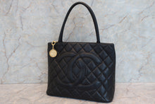 画像をギャラリービューアに読み込む, CHANEL/シャネル 復刻トート キャビアスキン ブラック/ゴールド金具 トートバッグ 700070054