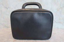 将图片加载到图库查看器,CHANEL/香奈儿 经典双C 化妆包 羊皮 Black/Gold hadware(黑色/金色金属) 化妆包 800030191