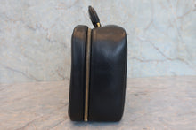 将图片加载到图库查看器,CHANEL/香奈儿 经典双C 化妆包 羊皮 Black/Gold hadware(黑色/金色金属) 化妆包 800030191