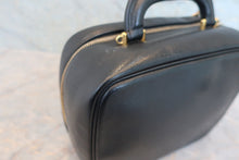 将图片加载到图库查看器,CHANEL/香奈儿 经典双C 化妆包 羊皮 Black/Gold hadware(黑色/金色金属) 化妆包 800030191