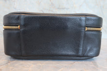 将图片加载到图库查看器,CHANEL/香奈儿 经典双C 化妆包 羊皮 Black/Gold hadware(黑色/金色金属) 化妆包 800030191