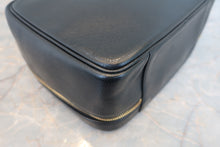 将图片加载到图库查看器,CHANEL/香奈儿 经典双C 化妆包 羊皮 Black/Gold hadware(黑色/金色金属) 化妆包 800030191