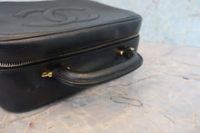 将图片加载到图库查看器,CHANEL/香奈儿 经典双C 化妆包 羊皮 Black/Gold hadware(黑色/金色金属) 化妆包 800030191