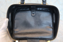 将图片加载到图库查看器,CHANEL/香奈儿 经典双C 化妆包 羊皮 Black/Gold hadware(黑色/金色金属) 化妆包 800030191