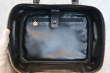 将图片加载到图库查看器,CHANEL/香奈儿 经典双C 化妆包 羊皮 Black/Gold hadware(黑色/金色金属) 化妆包 800030191