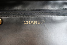 将图片加载到图库查看器,CHANEL/香奈儿 经典双C 化妆包 羊皮 Black/Gold hadware(黑色/金色金属) 化妆包 800030191