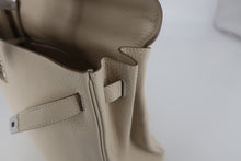 Load image into Gallery viewer, HERMES KELLY 32 Clemence leather Craie A Engraving Hand bag 800100038