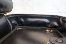 将图片加载到图库查看器,CHANEL/香奈儿 经典双C 化妆包 羊皮 Black/Gold hadware(黑色/金色金属) 化妆包 800030191