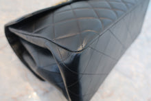 Load image into Gallery viewer, CHANEL Matelasse Double Face shoulder bag Lambskin Black/Gold hadware Shoulder bag 800030197