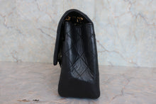 Load image into Gallery viewer, CHANEL Matelasse chain shoulder bag Lambskin Black/Gold hadware Shoulder bag 800050091
