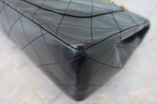 Load image into Gallery viewer, CHANEL Matelasse chain shoulder bag Lambskin Black/Gold hadware Shoulder bag 800050091