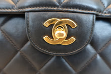 Load image into Gallery viewer, CHANEL Matelasse Double Face shoulder bag Lambskin Black/Gold hadware Shoulder bag 800030197