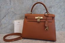 Load image into Gallery viewer, HERMES KELLY 28 Graine Couchevel leather Gold  〇X Engraving Shoulder bag 700070041